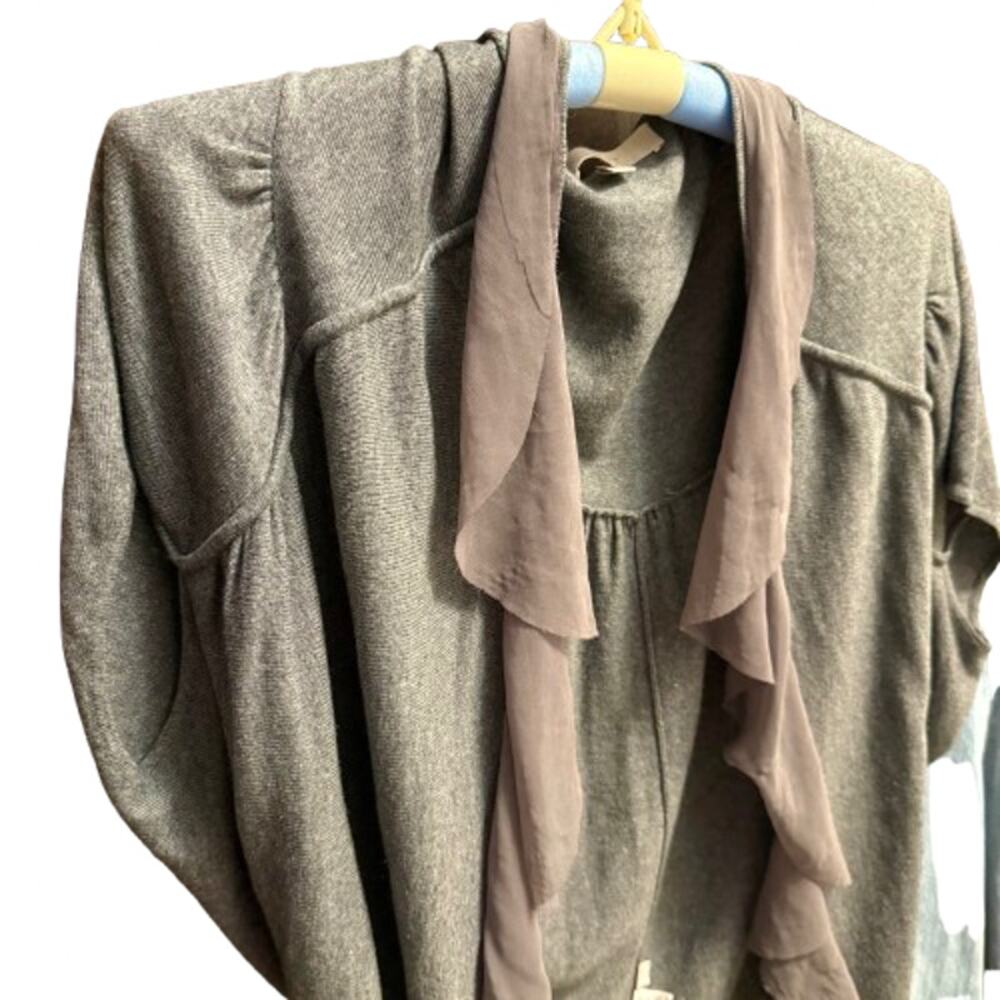 4 for $24 Sale 🎉HP!🎉LOFT Gray Ruffled Collar Cardigan Wrap -Size XS/S - Picture 3 of 6